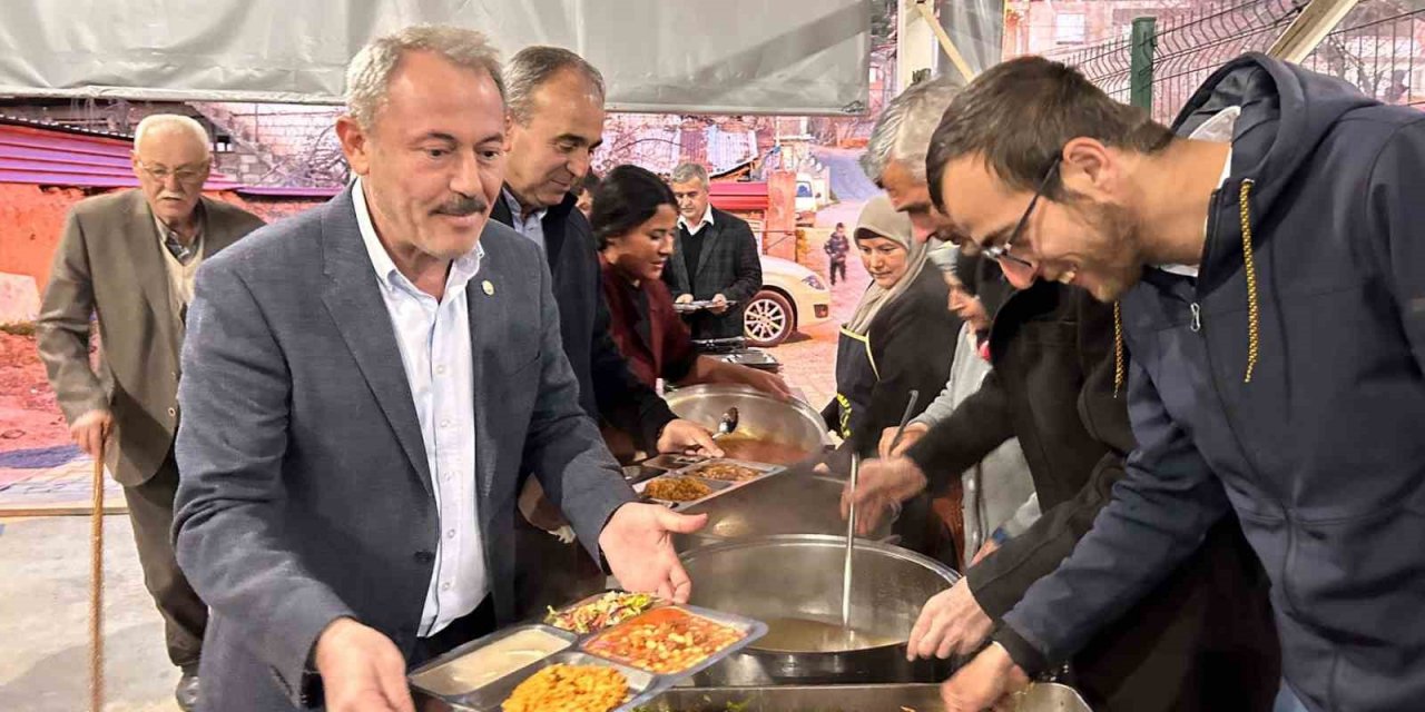 AK Partili Şahin Tin, Acıpayamlılarla iftar sofrasında buluştu.