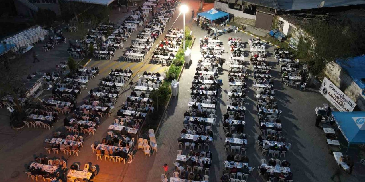 Dallıca’da binlerce kişi meydanı doldurdu