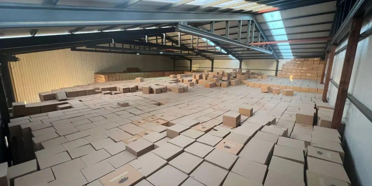 İzmir polisinden tarihi operasyon: 672 milyon 490 bin kaçak makaron ele geçirildi
