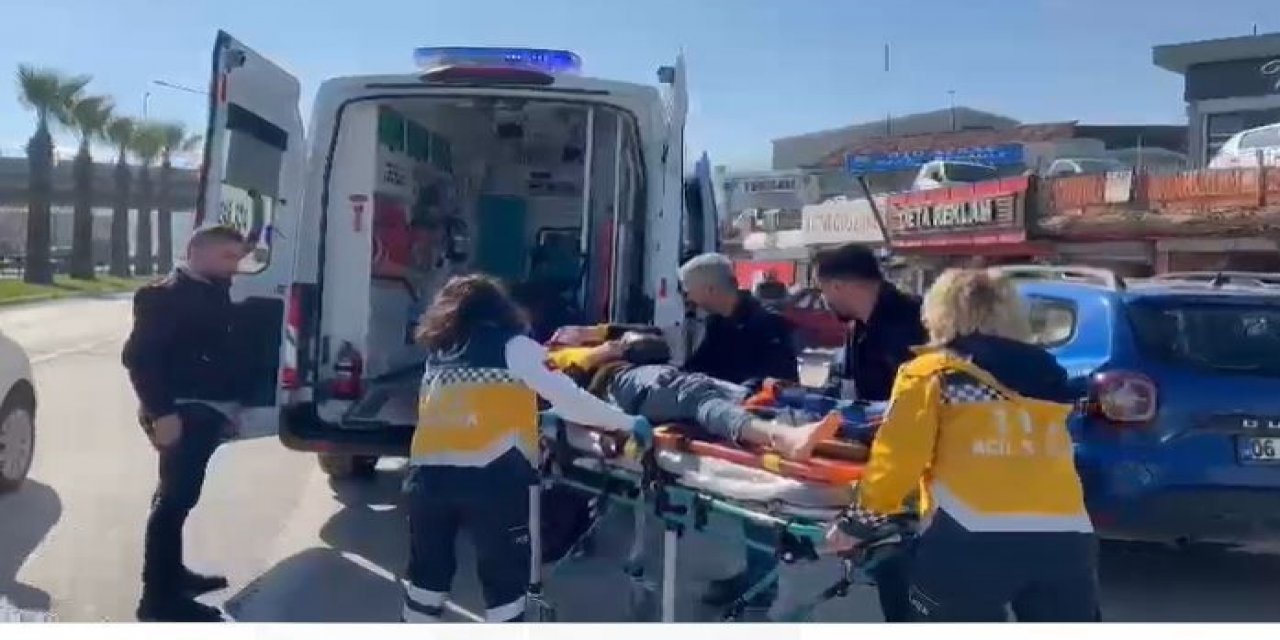 Otomobille çarpışan motosikletli kurye yaralandı