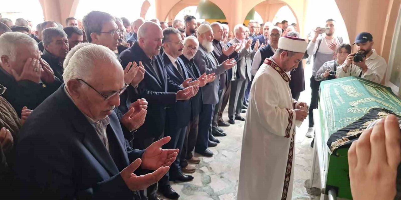 Ertürk’ün annesi son yolculuğuna uğurlandı