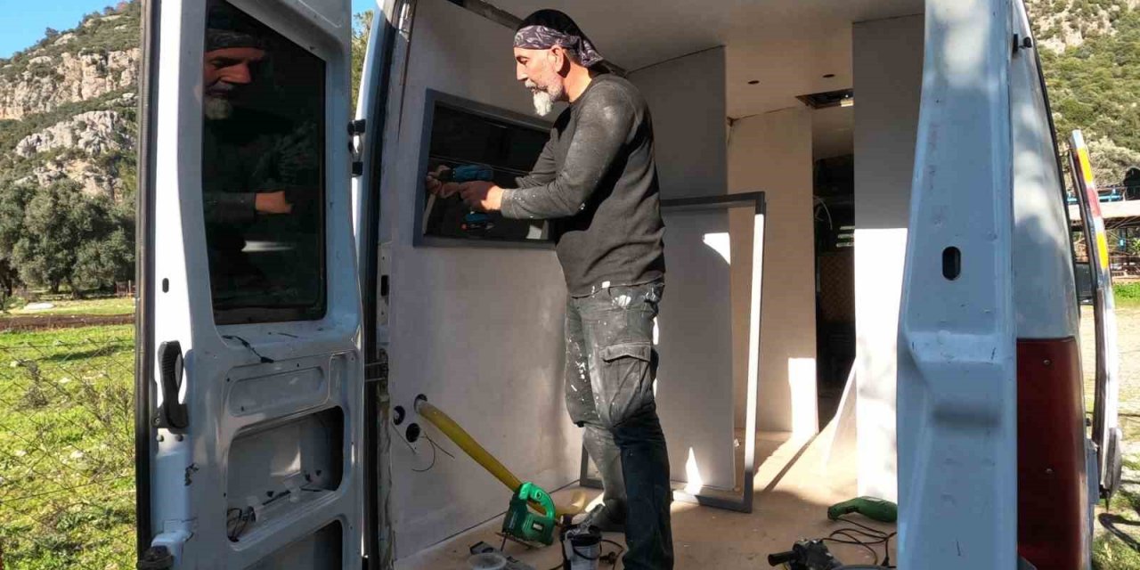 Hayali olan karavanı kendi imkanları ile yapıyor