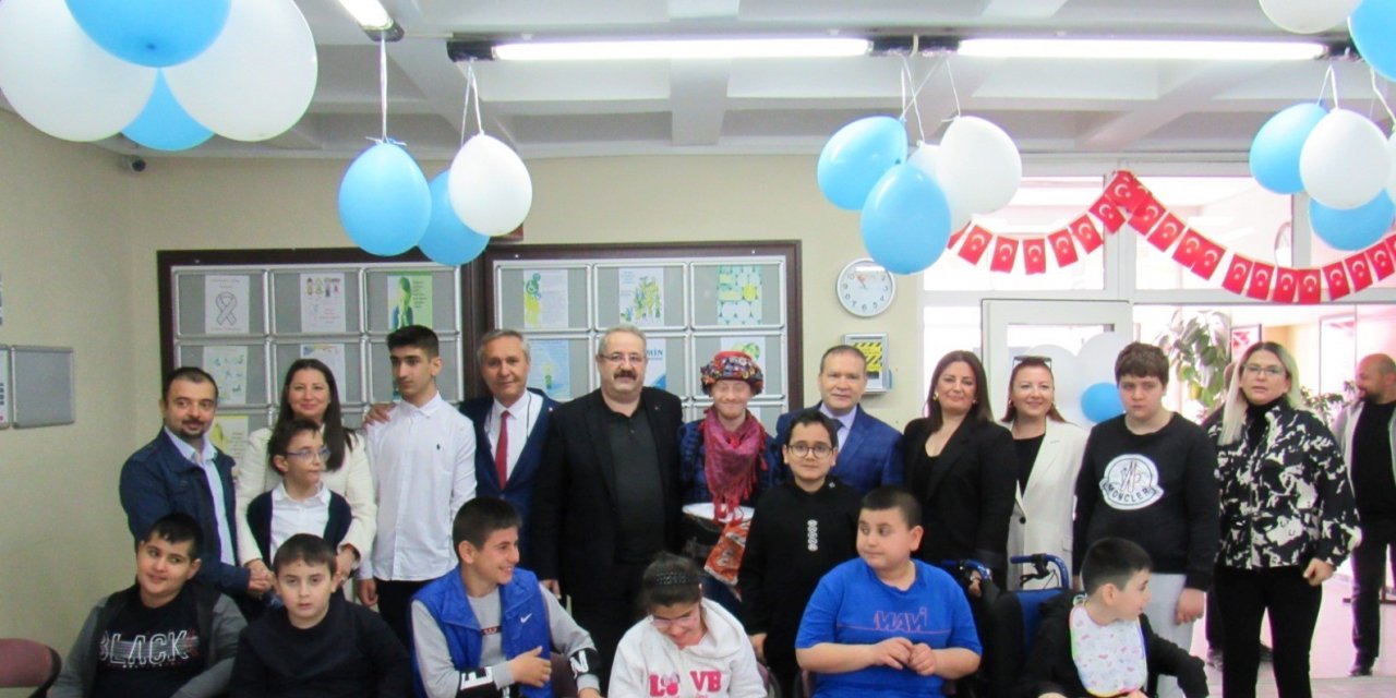 Kaymakam Sağlam özel öğrencileri unutmadı