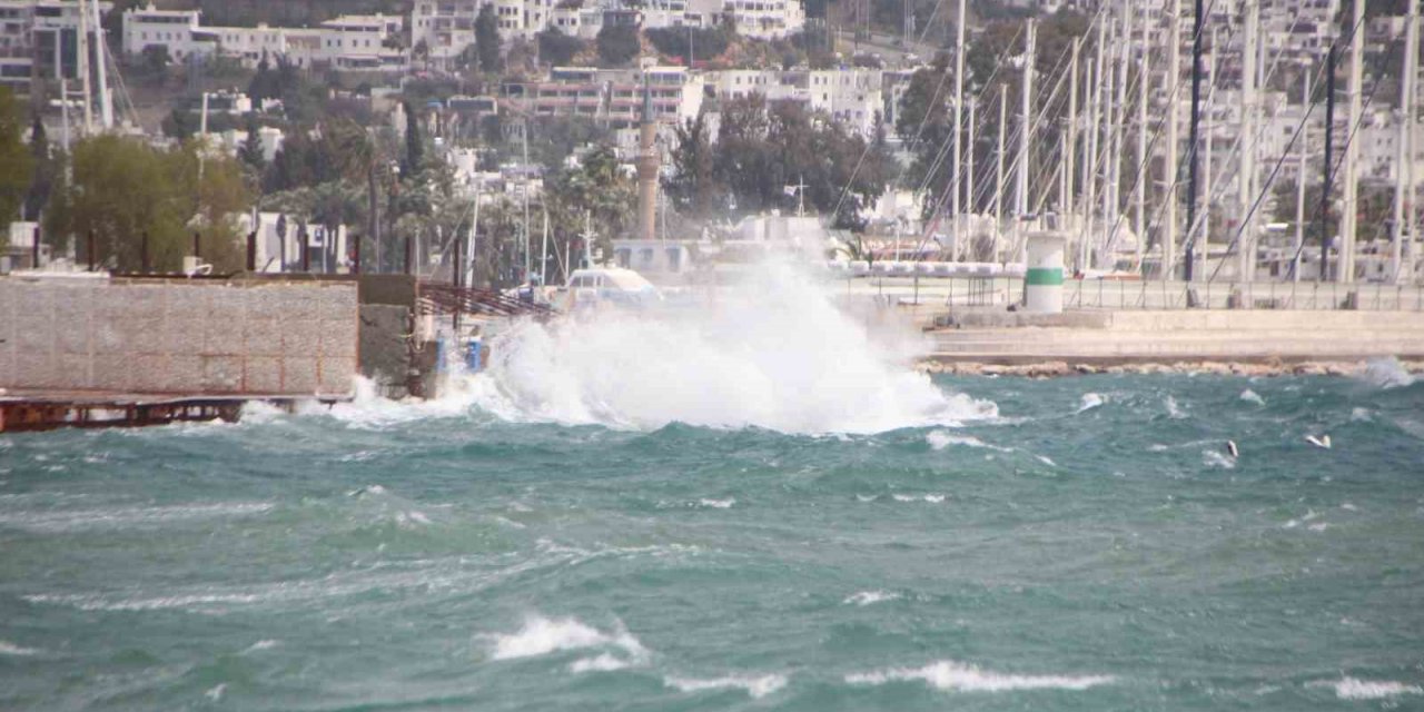 Bodrum’da fırtına balıkçı teknesini batırdı