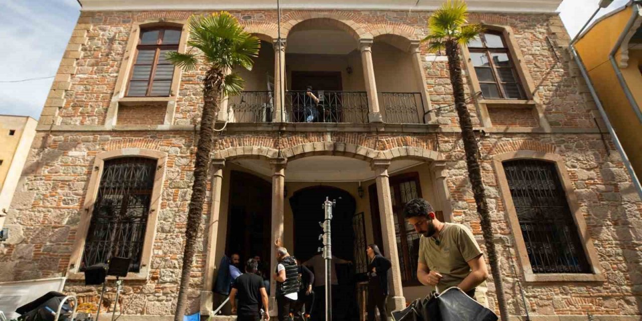 Başkan Koştu, belediyenin kapılarını sanata açtı