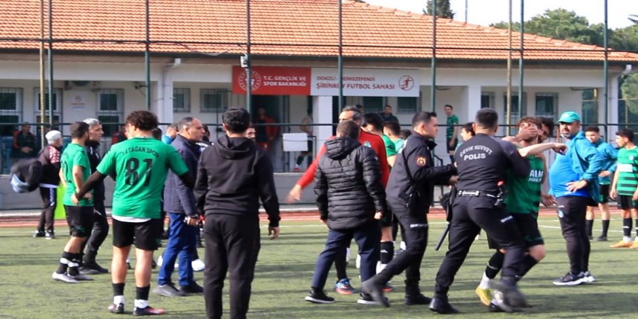 Yeşil saha bu kez takım içi kavgayla ringe dönüştü
