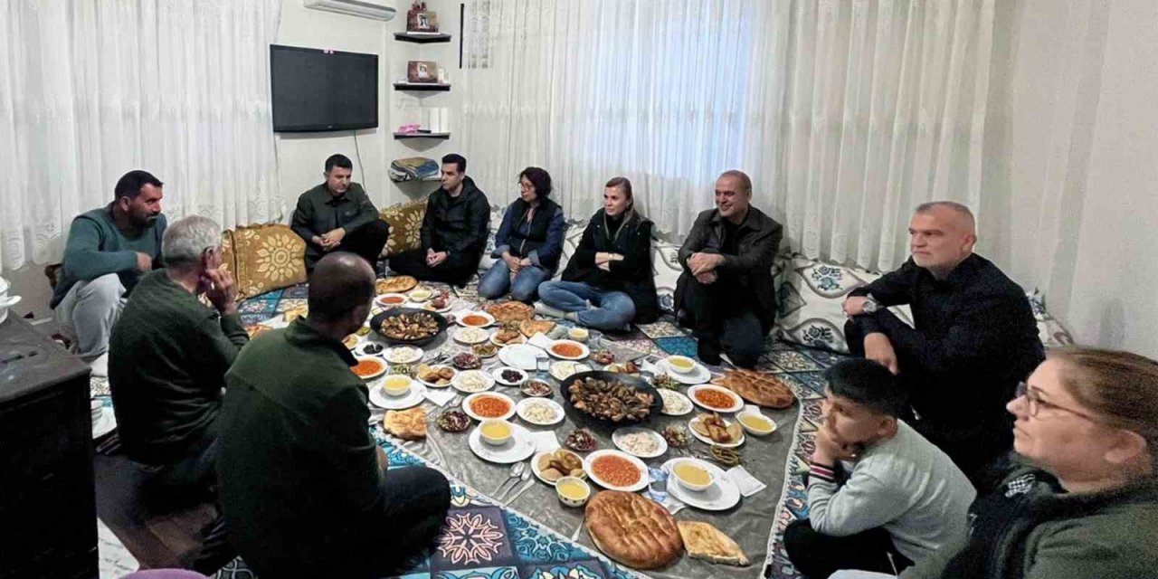Kaymakam Uçar ve Başkan Uzundemir iftarı Çelik ailesi ile yaptı