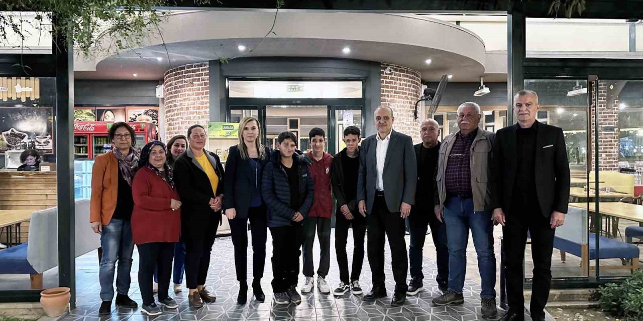 Kaymakam Uçar ve Başkan Uzundemir koruyucu aileler ile iftarda bir araya geldi