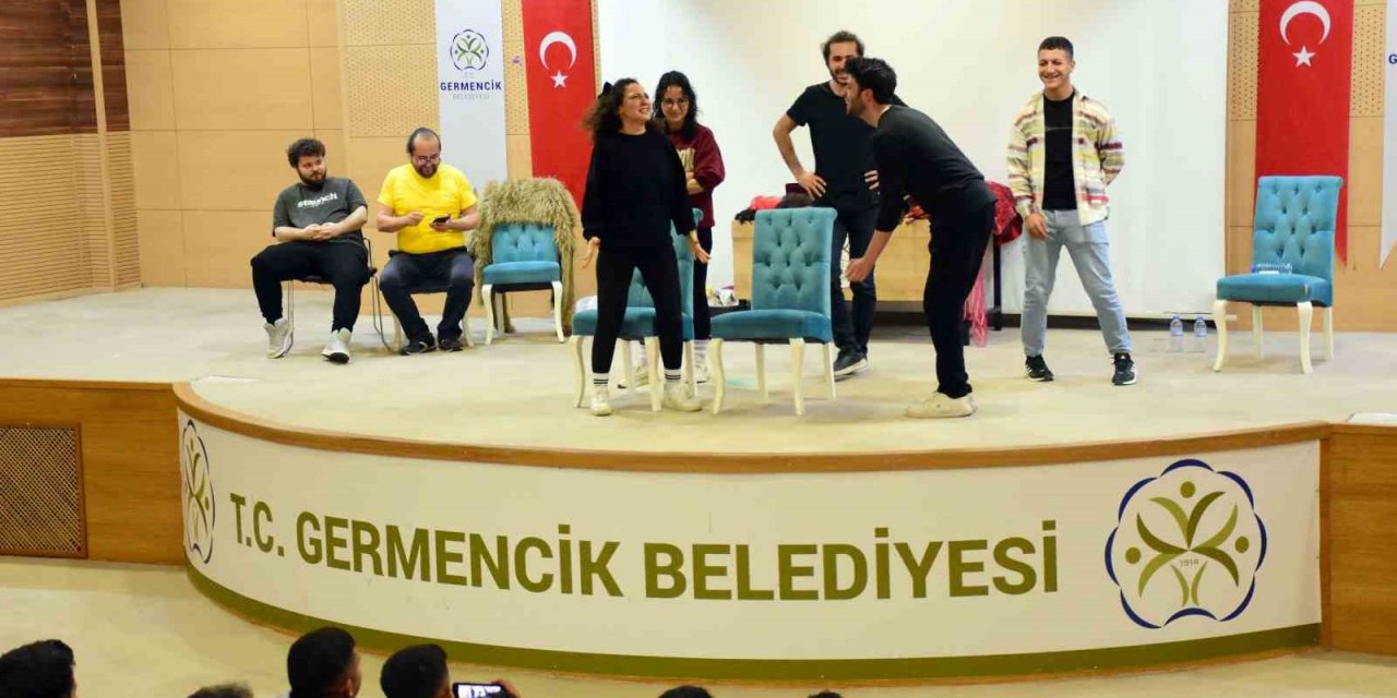 Germencik’te doğaçlama tiyatrosu büyük ilgi gördü