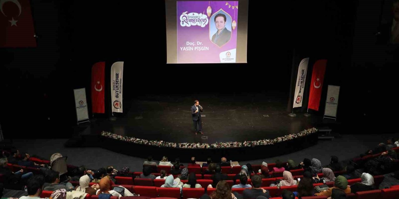 İlahiyatçı yazar Doç. Dr. Pişgin, Denizlililerle buluştu