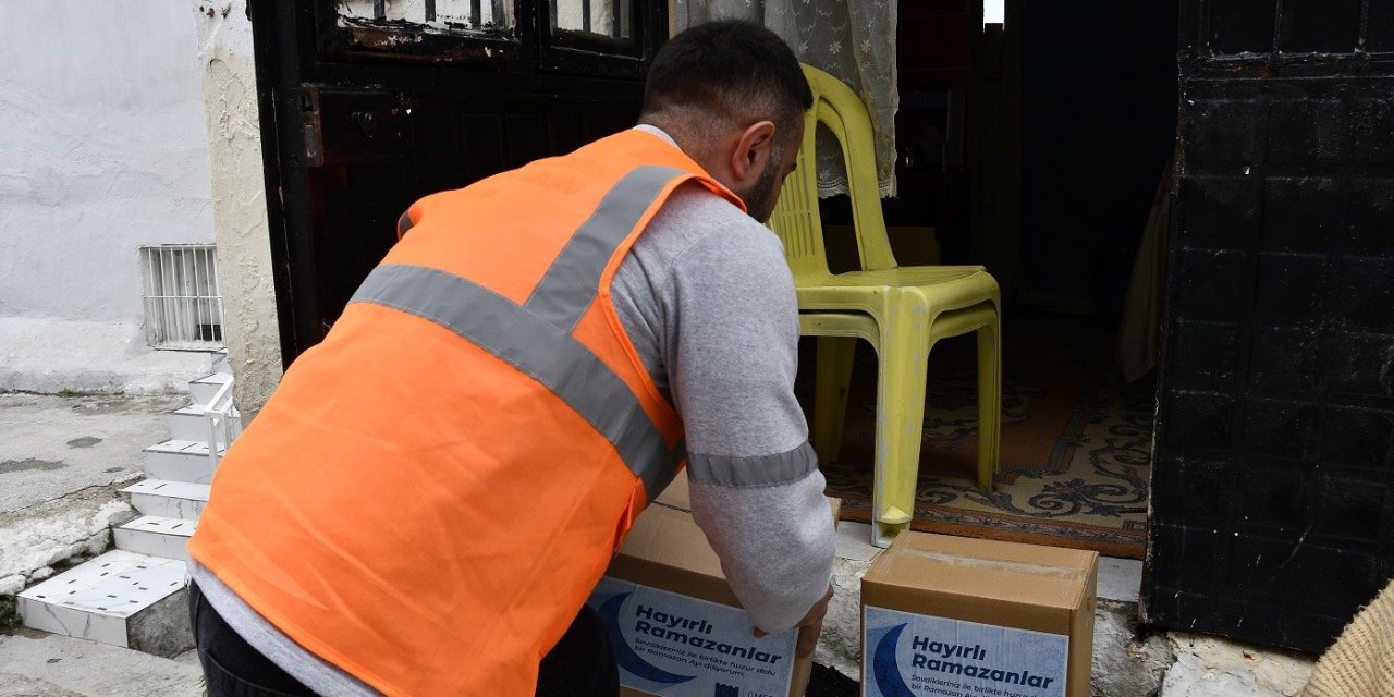 Kuşadası Belediyesi ramazan yardımlarını sürdürüyor