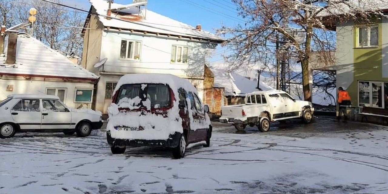 Denizli Nisan’ı karla karşıladı