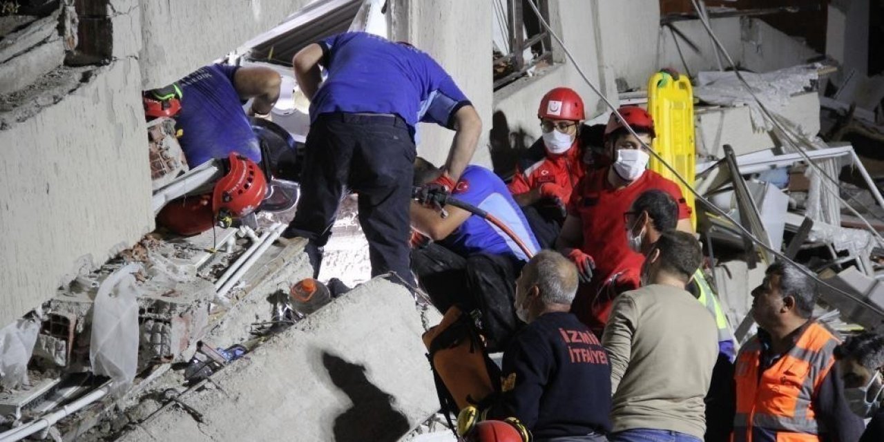 İzmir depreminde yıkılan bina için belediye görevlilerine hapis talebi