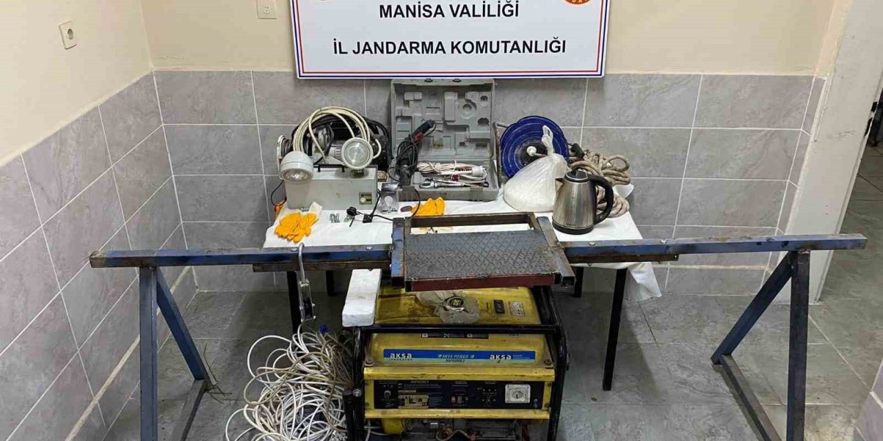 Manisa’da kaçak kazı: 5 gözaltı