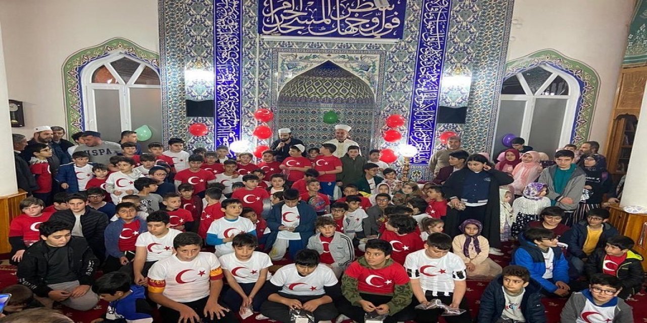 Aydınlı çocuklar camileri dolduruyor