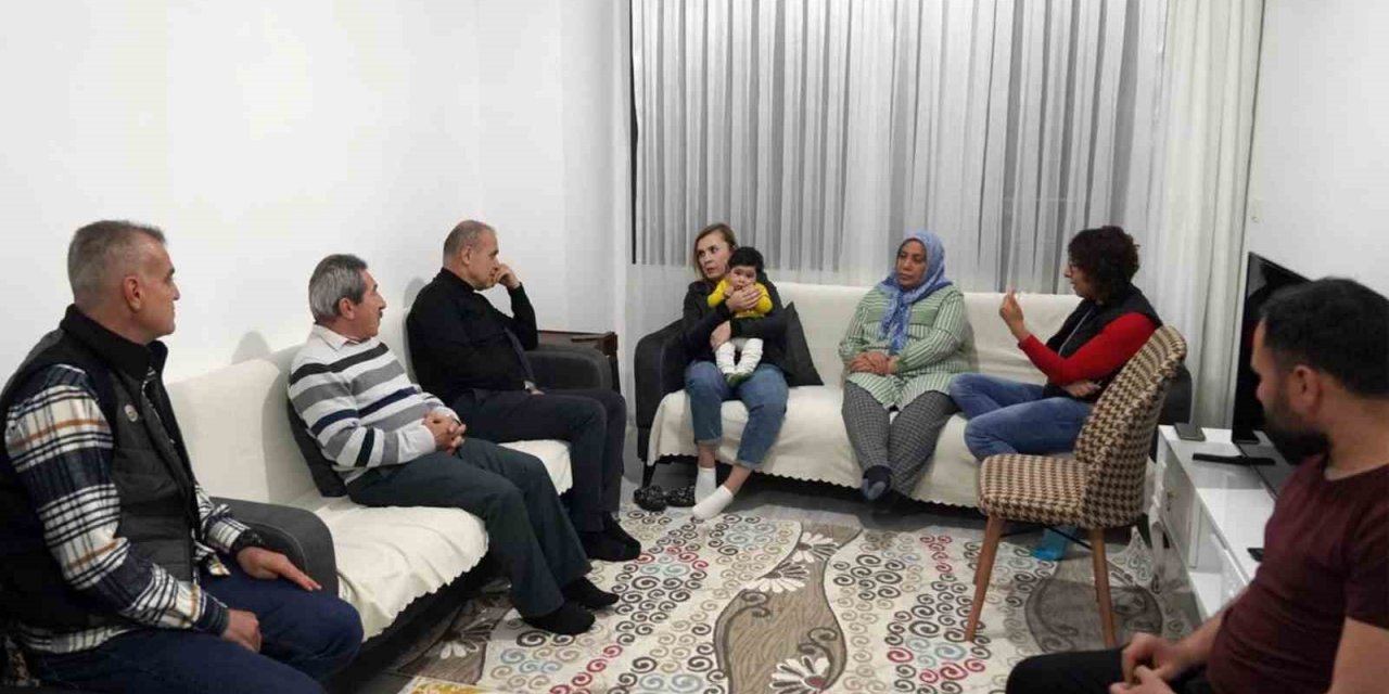 Kaymakam ve Belediye Başkanı iftarı depremzede vatandaşlarla açtı