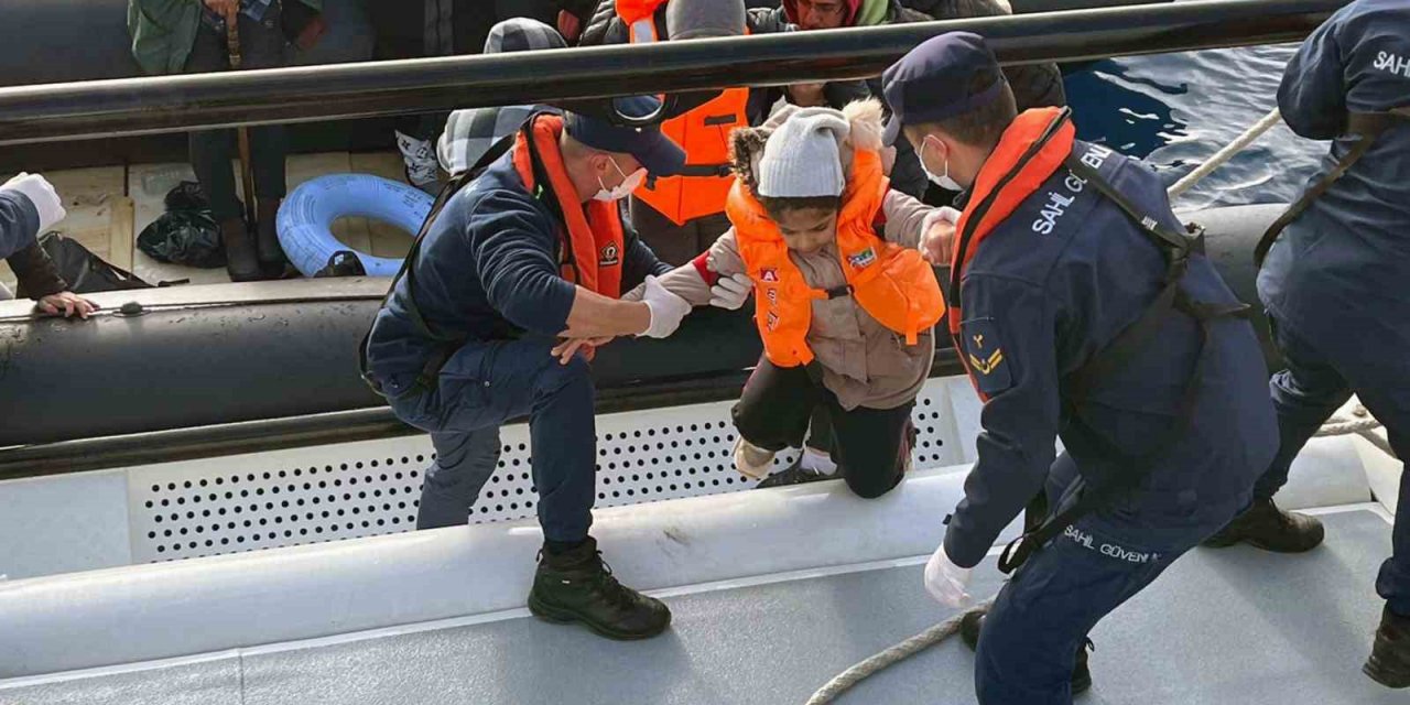 Marmaris’te 14 düzensiz göçmen kurtarıldı