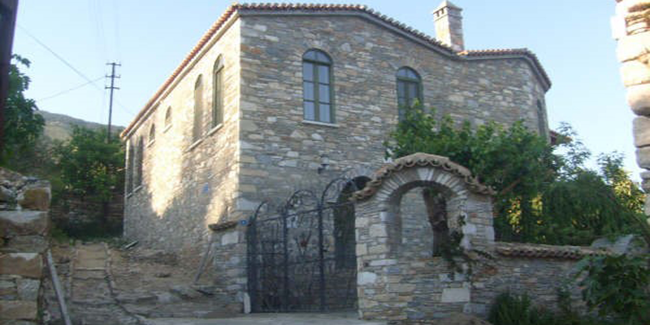 200 yıllık tarihi kilise, defineciler ve bakımsızlığın kurbanı oluyor