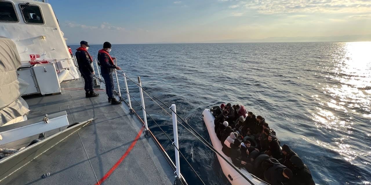 İzmir açıklarında 113 göçmen kurtarıldı, 26 göçmen yakalandı