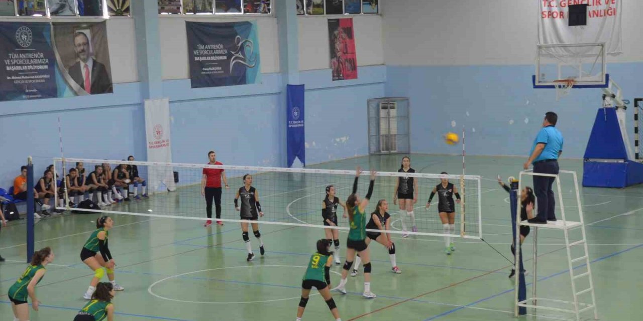 Didim’de Midi Kızlar Voleybol müsabakalarında ilk iki bellirlendi