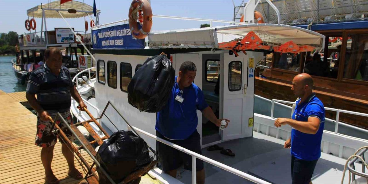 Denizlerde 7 atık alım teknesi hizmet verecek