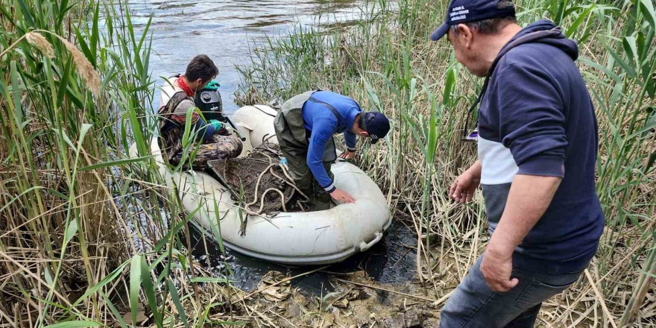 Menderes’te sahipsiz gergi ağı operasyonu