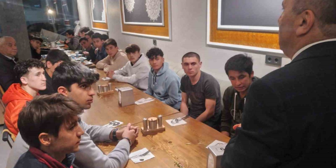 Selendi Müftülüğünden gençlere iftar