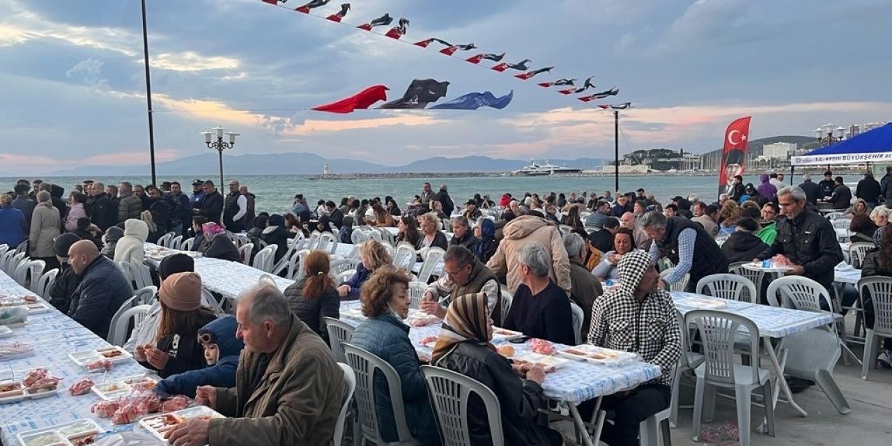 Başkan Ömer Günel Kuşadalılarla iftarda buluştu