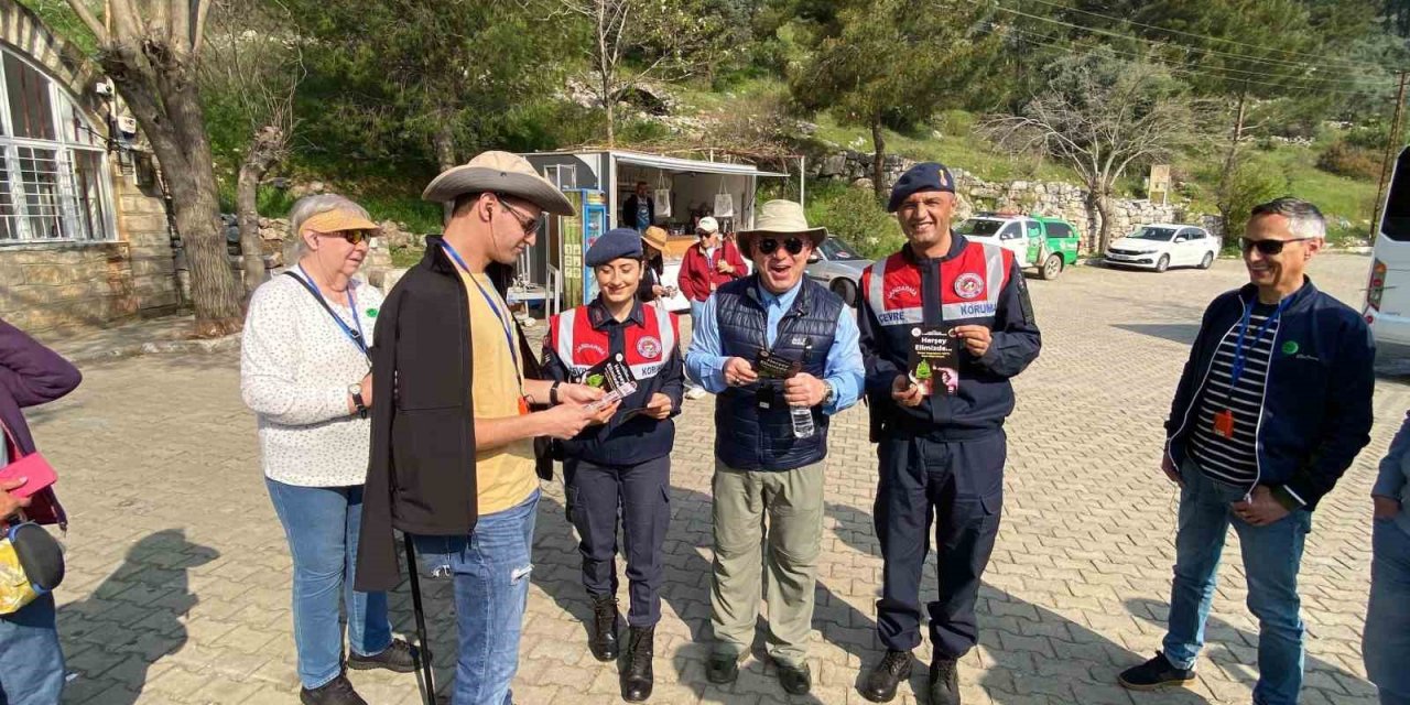 Yerli ve yabancı turistler orman yangınlarına karşı bilgilendirildi