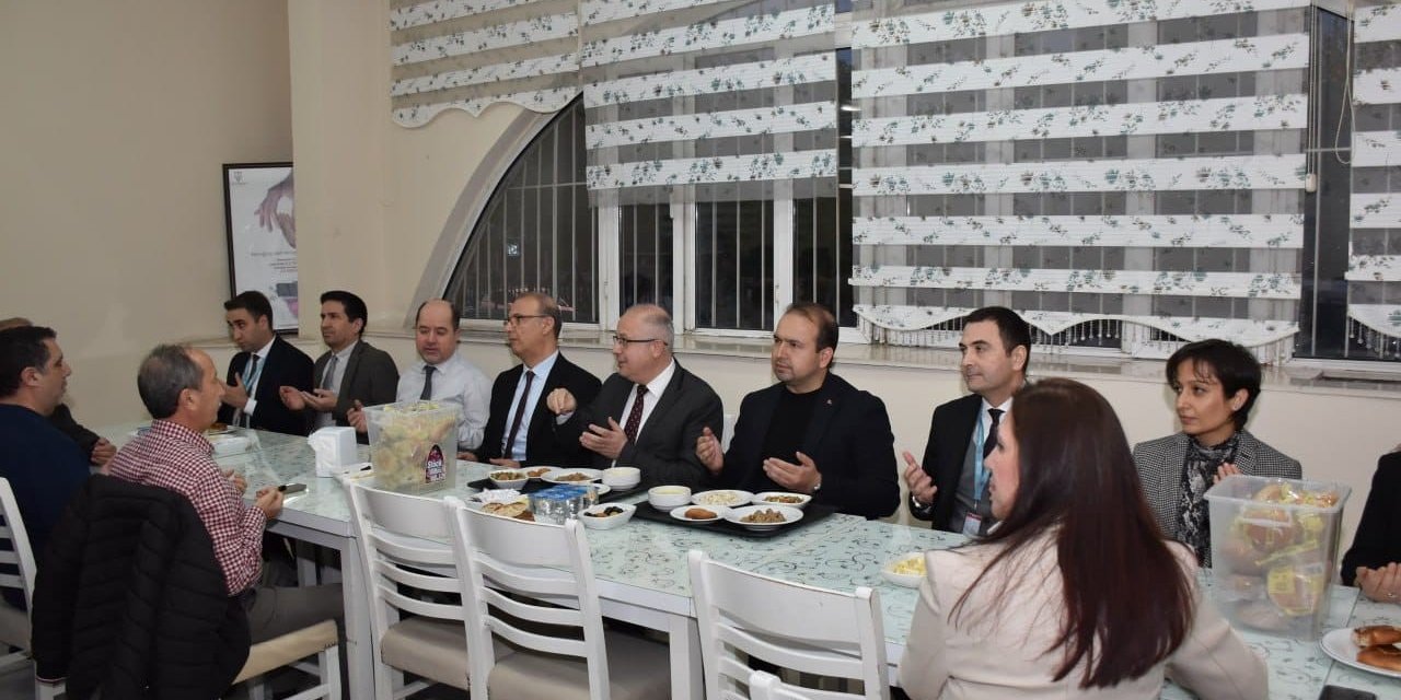 Müdür Şenkul, nöbetçi sağlık personelleriyle iftarda buluştu