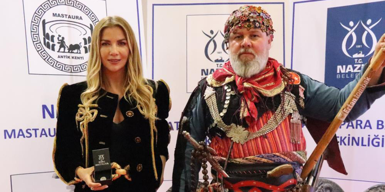 Ünlü moda tasarımcısı Sert, EMITT Fuarı’ndaki Nazilli standına hayran kaldı