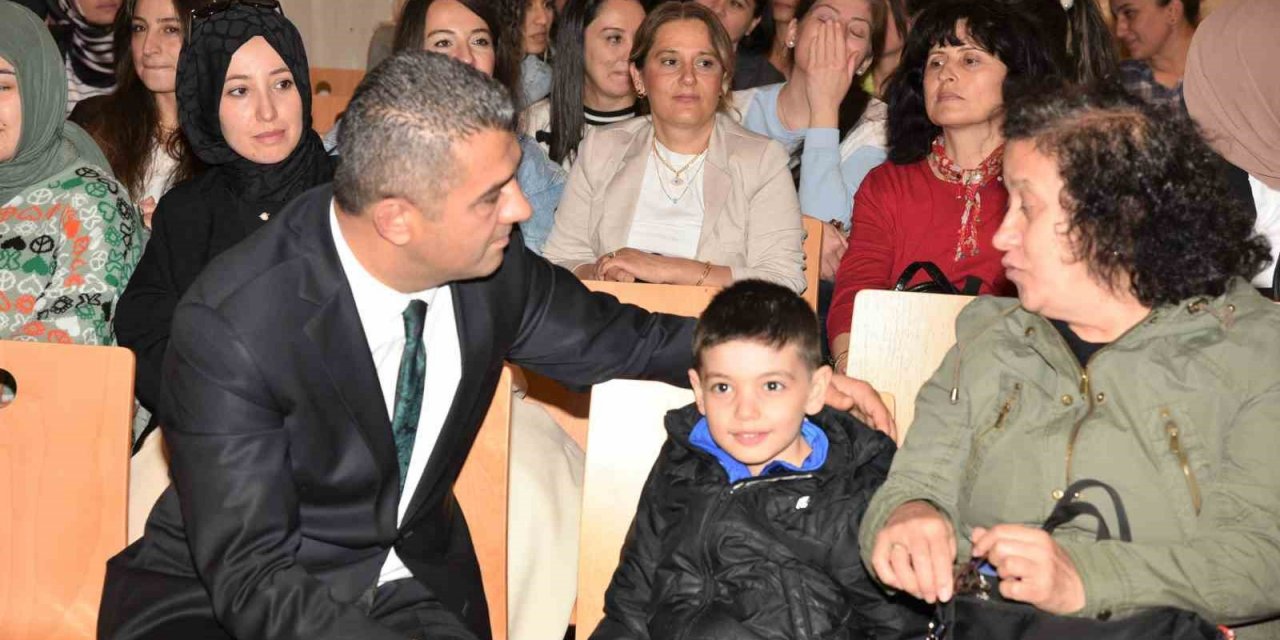 Okul öncesi öğretmenlerine otizm anlatıldı