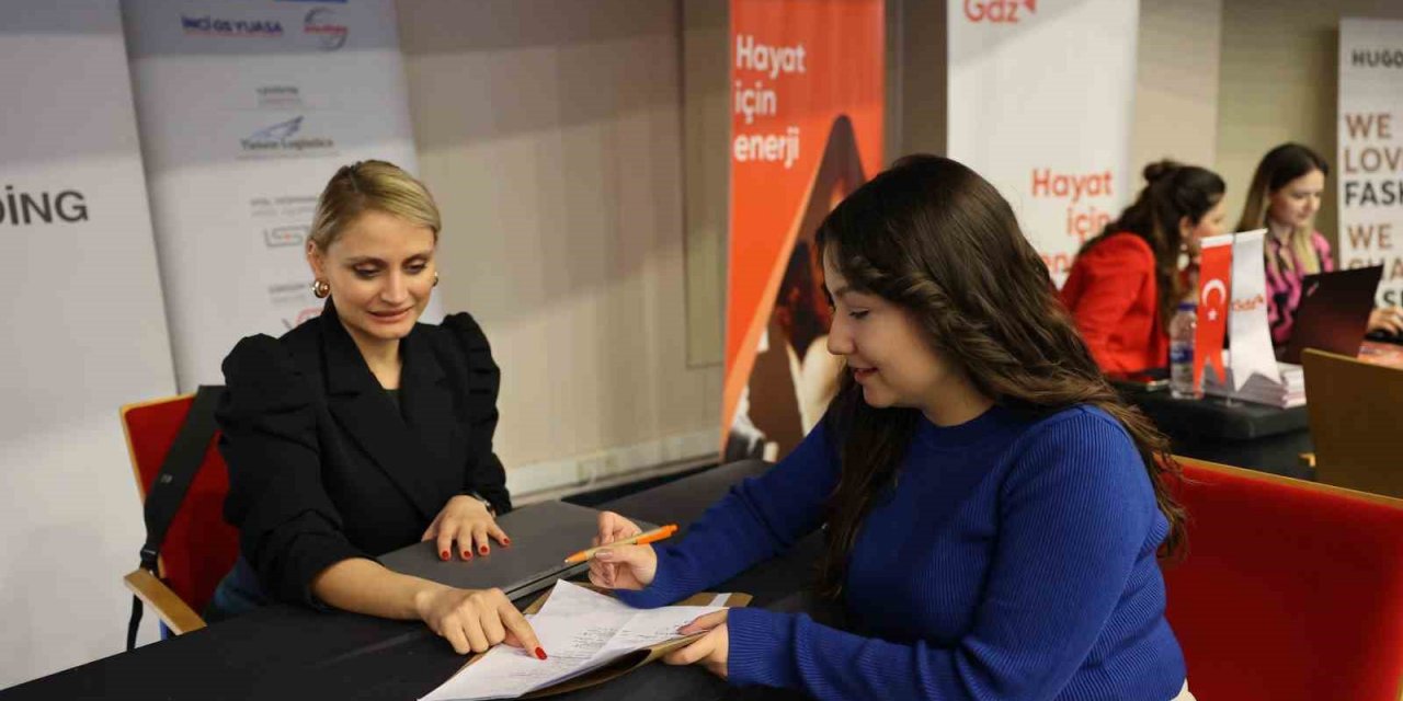 İzmir Ekonomili gençler, 37 firma ile buluştu