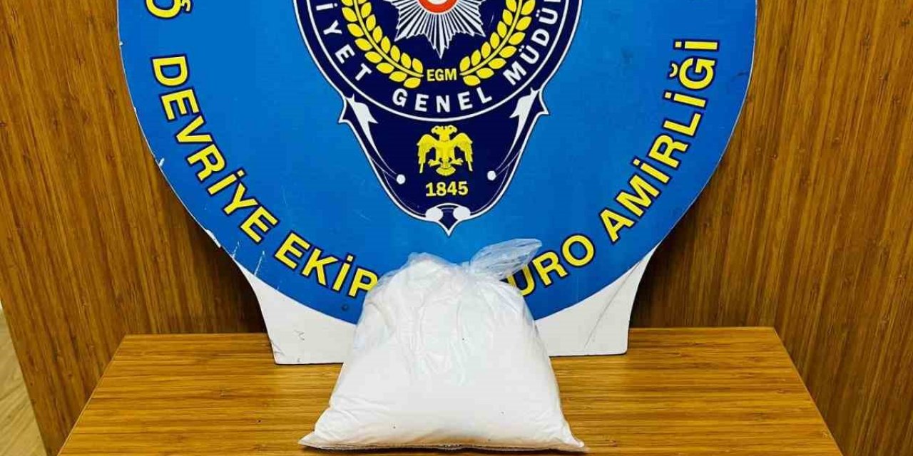 İzmir’de polisten kaçan araçta kokain ele geçirildi: 1 tutuklama