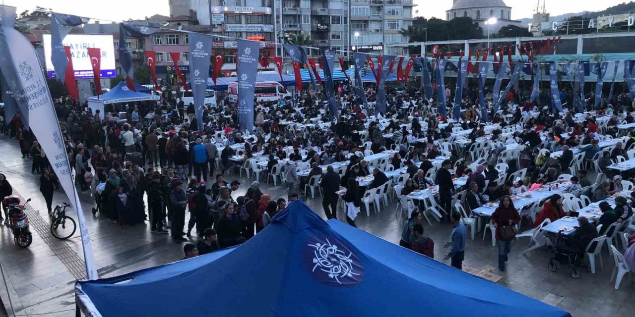 Büyükşehir’in iftar sofraları devam ediyor