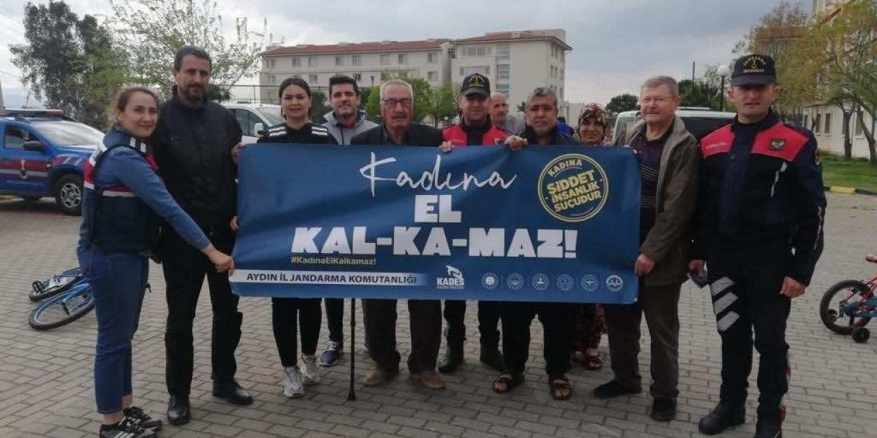 Jandarma ekipleri depremzede vatandaşları bilgilendirdi