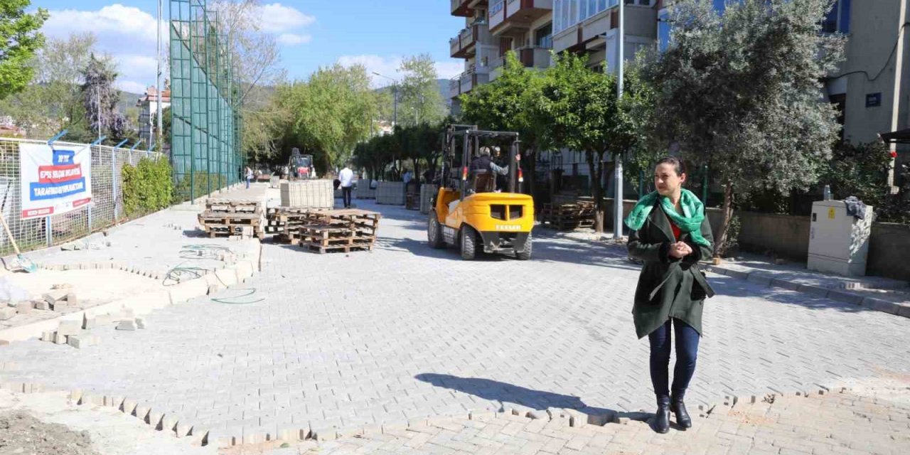 Selçuk’ta yollar yenileniyor