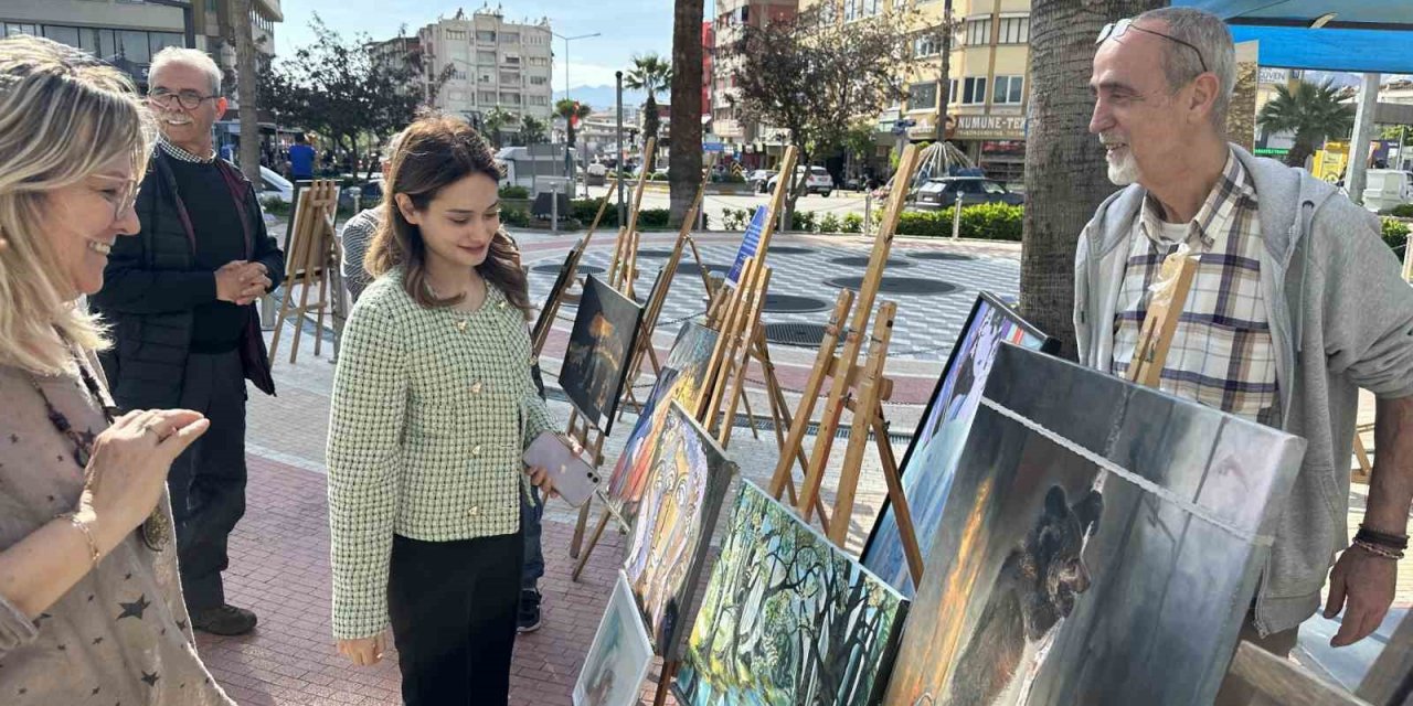 Kaymakam Demirtaş ‘sevgi eli’ sergisini ziyaret etti