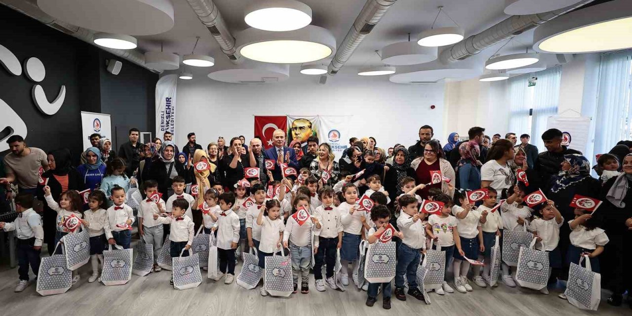 Miniklerden erken 23 Nisan kutlaması