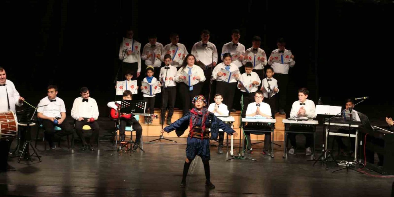 Efeler’de otizmli bireyler hünerlerini sergiledi