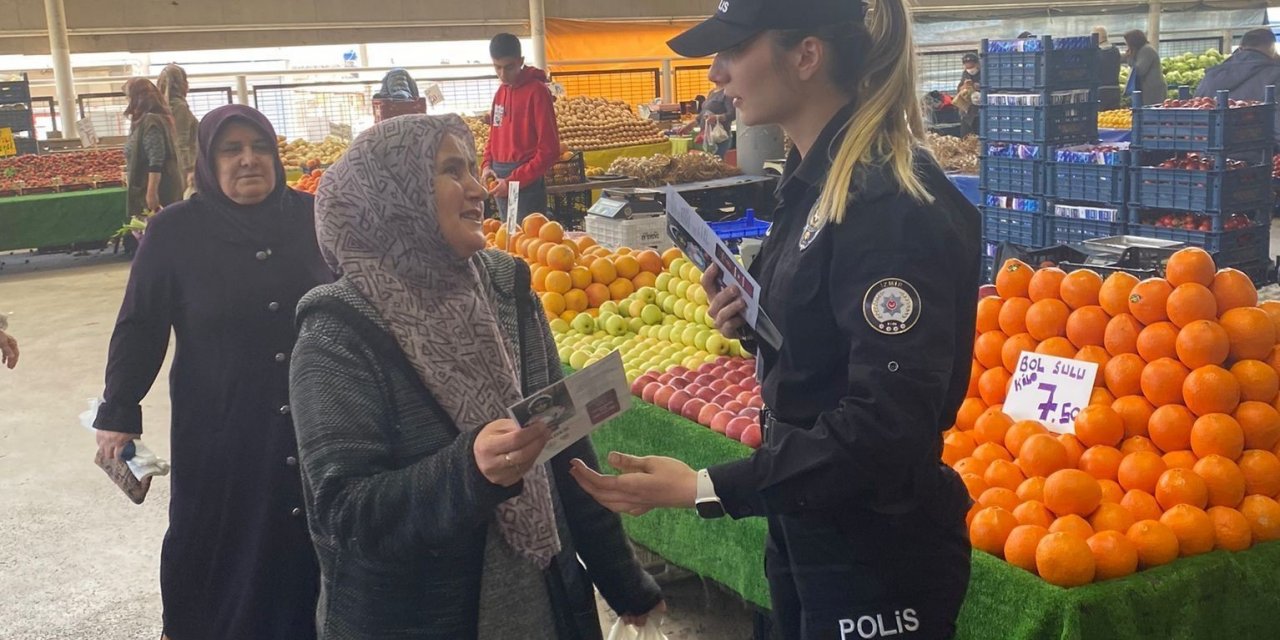 İzmir polisi pazar yerinde vatandaşları bilgilendirdi