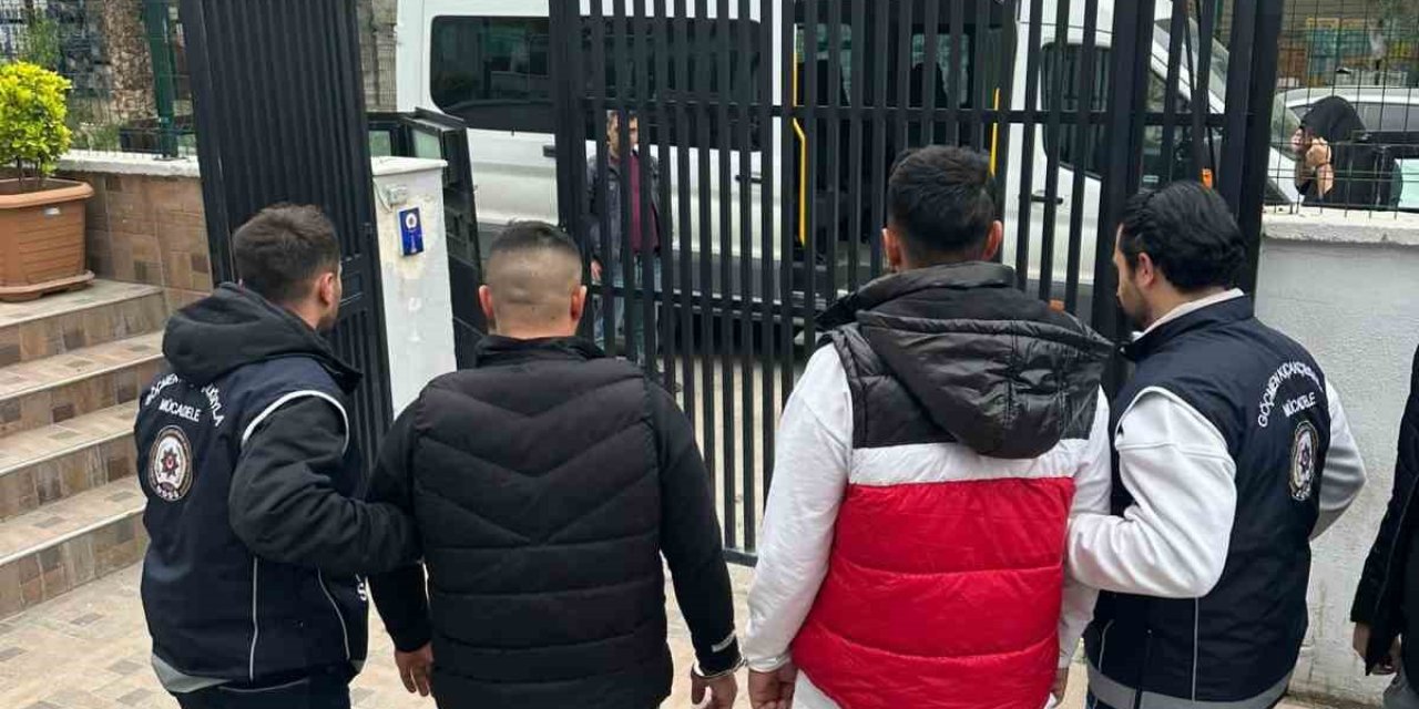 İzmir polisinden göçmen kaçakçılarına darbe: 5 tutuklama