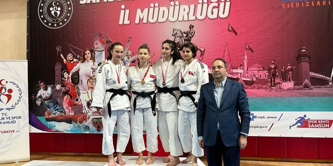 Yunusemreli judocular, Samsun’dan üç madalya ile döndü
