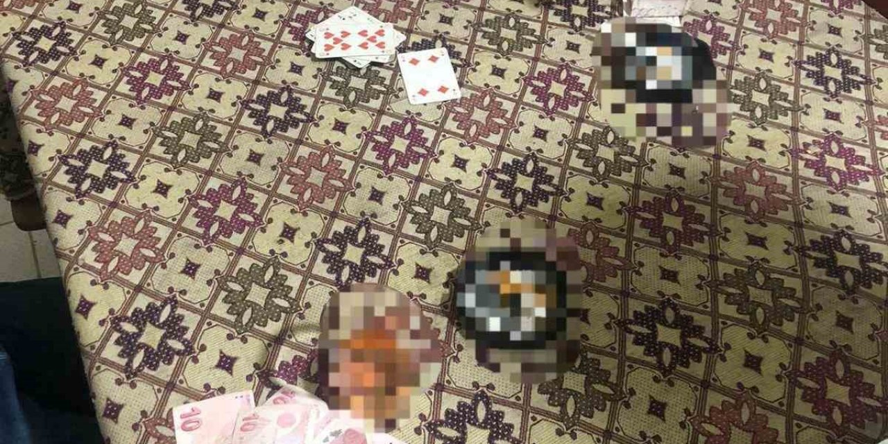 Kumar oynarken jandarma denetimine takıldılar
