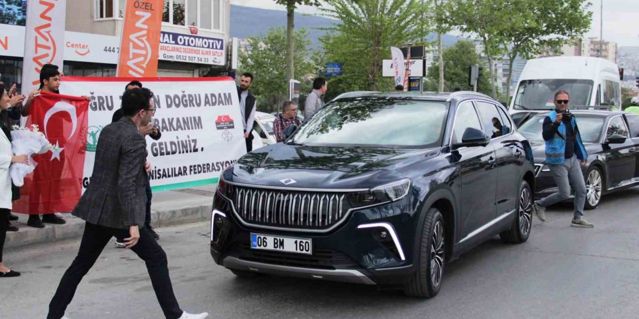 Bakan Kasapoğlu: “Bizi İzmir’in her yerinde görebilirsiniz”