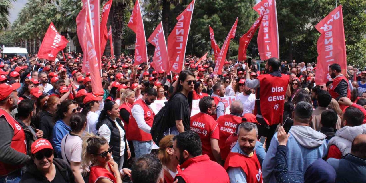 İZENERJİ işçileri iş bıraktı