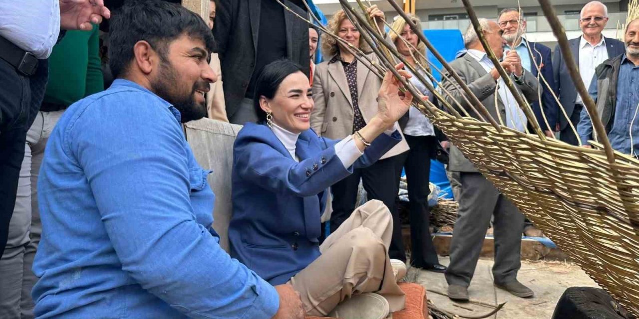 AK Parti Aydın Milletvekili Adayı Sarıbaş sepet örmedeki maharetlerini sergiledi