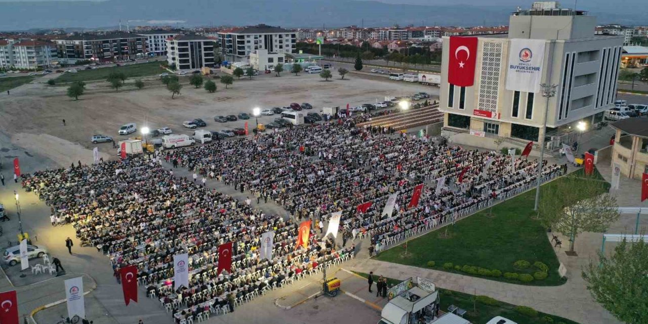 Denizli Büyükşehir’den 7 bin kişilik iftar sofrası