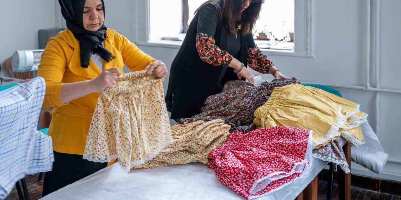 Muğla Olgunlaşma Enstitüsü’nden depremzede çocuklara bayramlık sürprizi