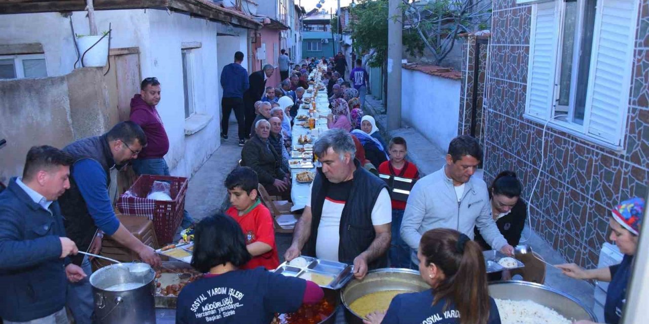 Salihli Belediyesi ‘İftarda Sizinleyiz’ geleneğini sürdürüyor